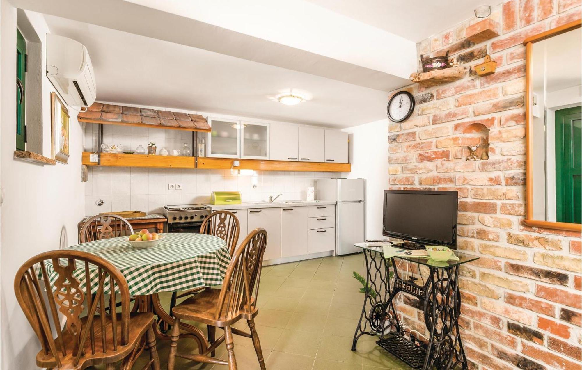1 Bedroom Gorgeous Apartment In Lovran Εξωτερικό φωτογραφία